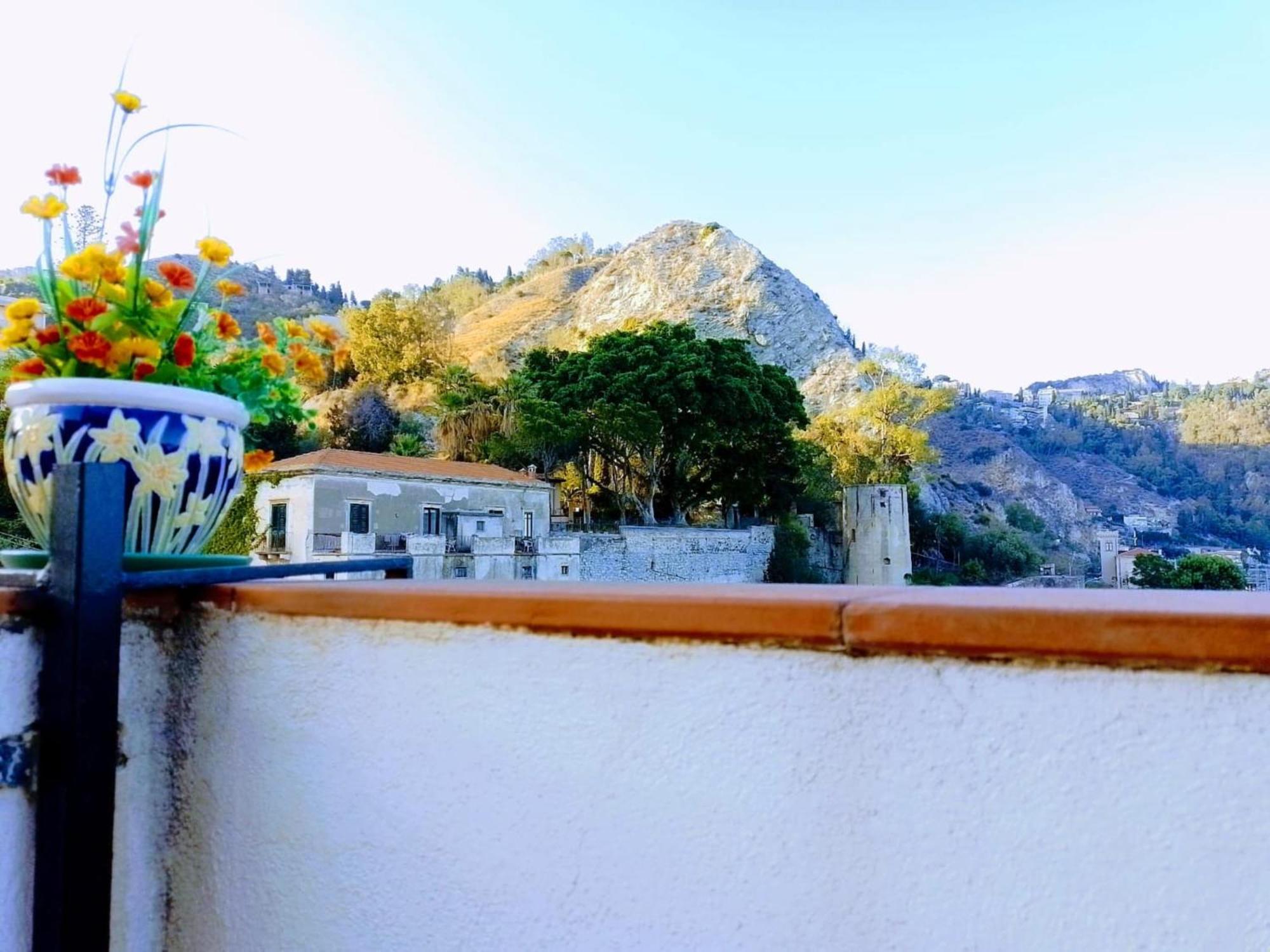 Hotel Pensione Cundari Taormina Bagian luar foto